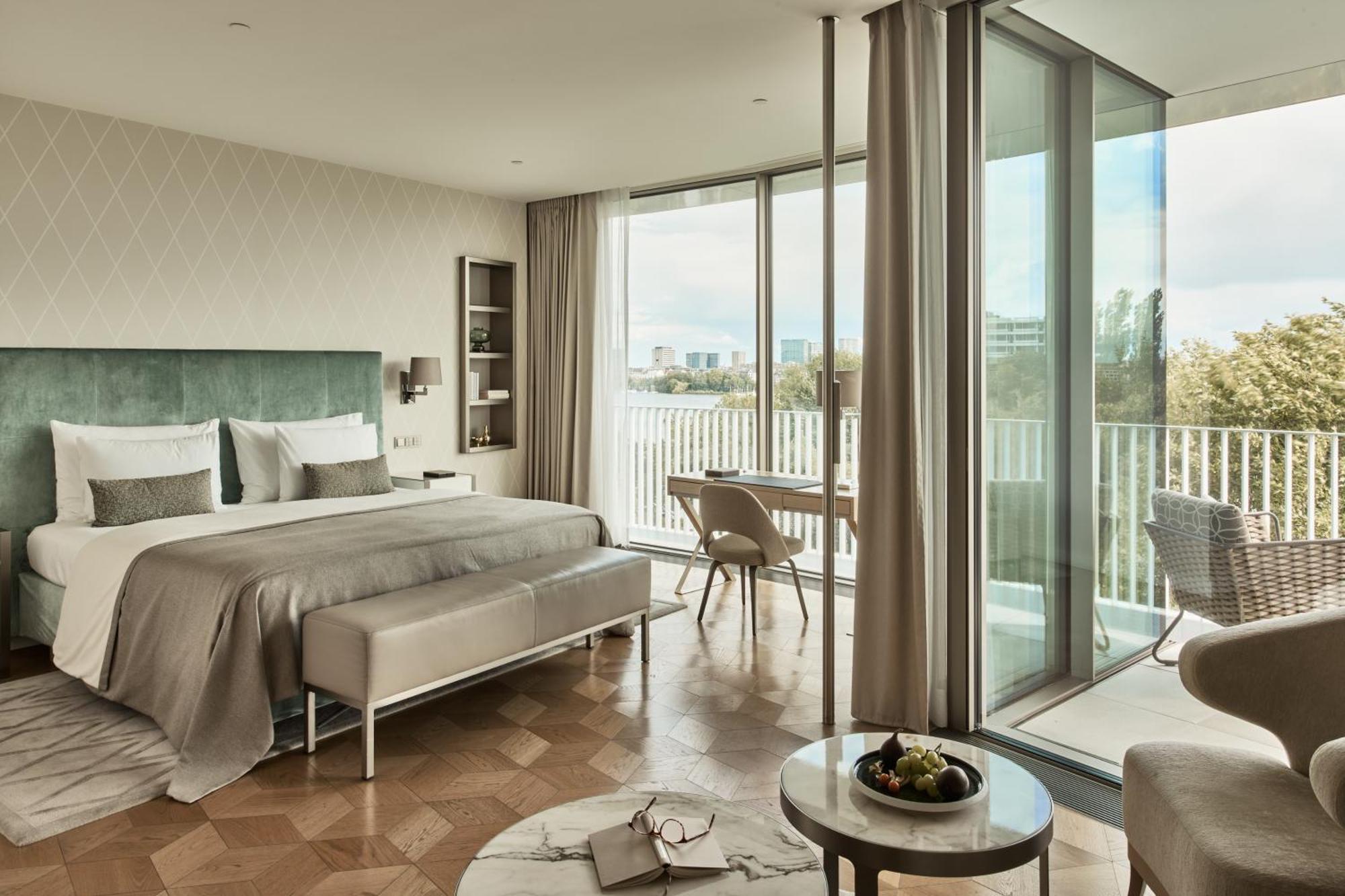 The Fontenay Αμβούργο Εξωτερικό φωτογραφία A bedroom at the London West End