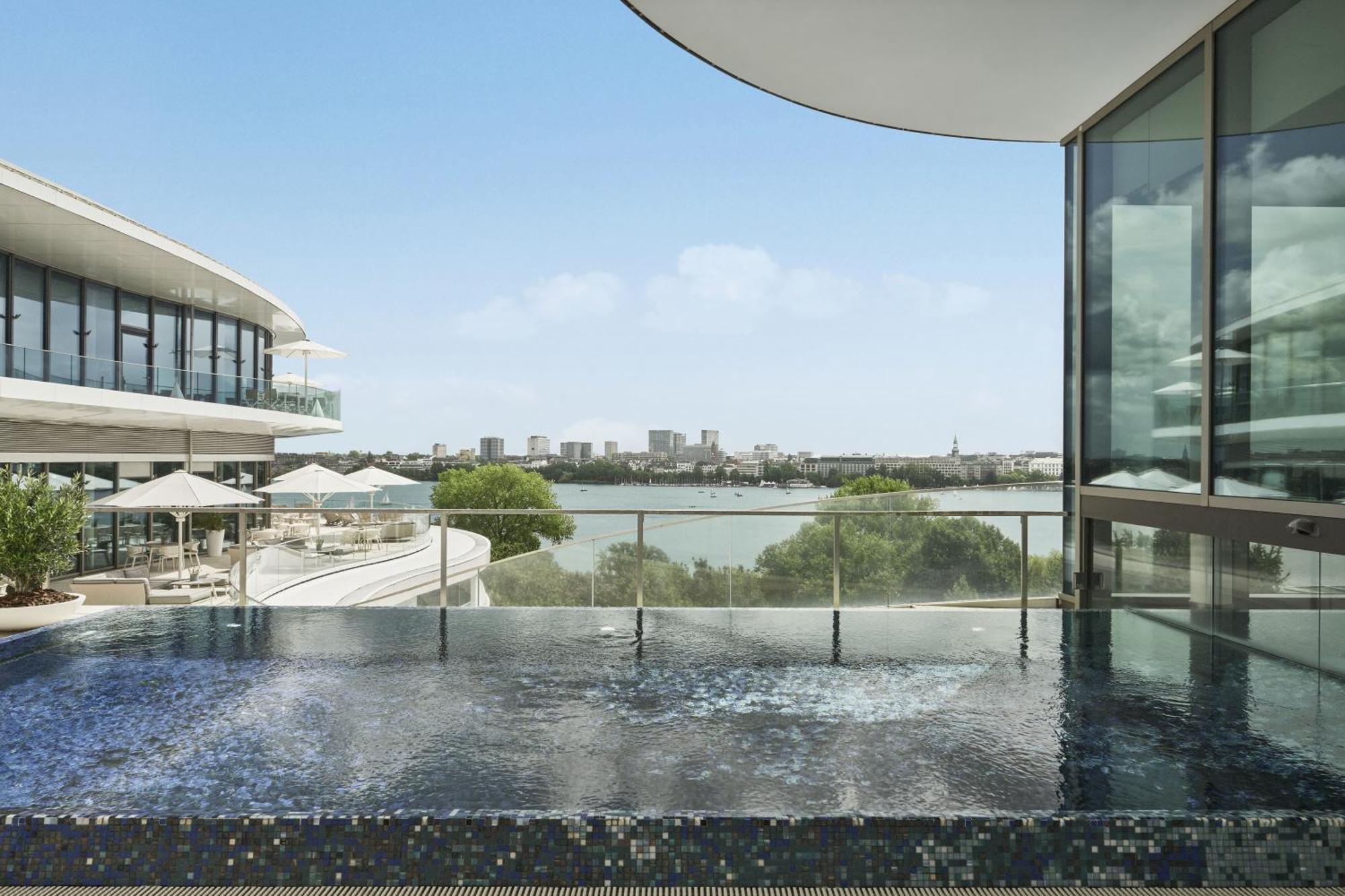 The Fontenay Αμβούργο Εξωτερικό φωτογραφία The pool at the W Brisbane