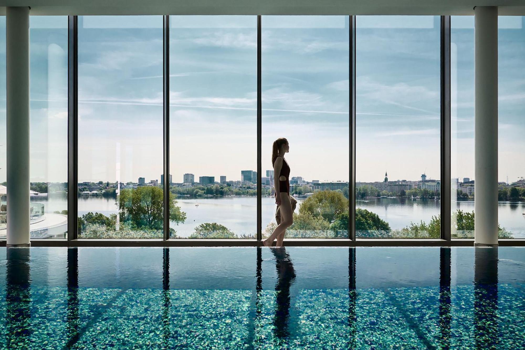 The Fontenay Αμβούργο Εξωτερικό φωτογραφία The Sky Pool