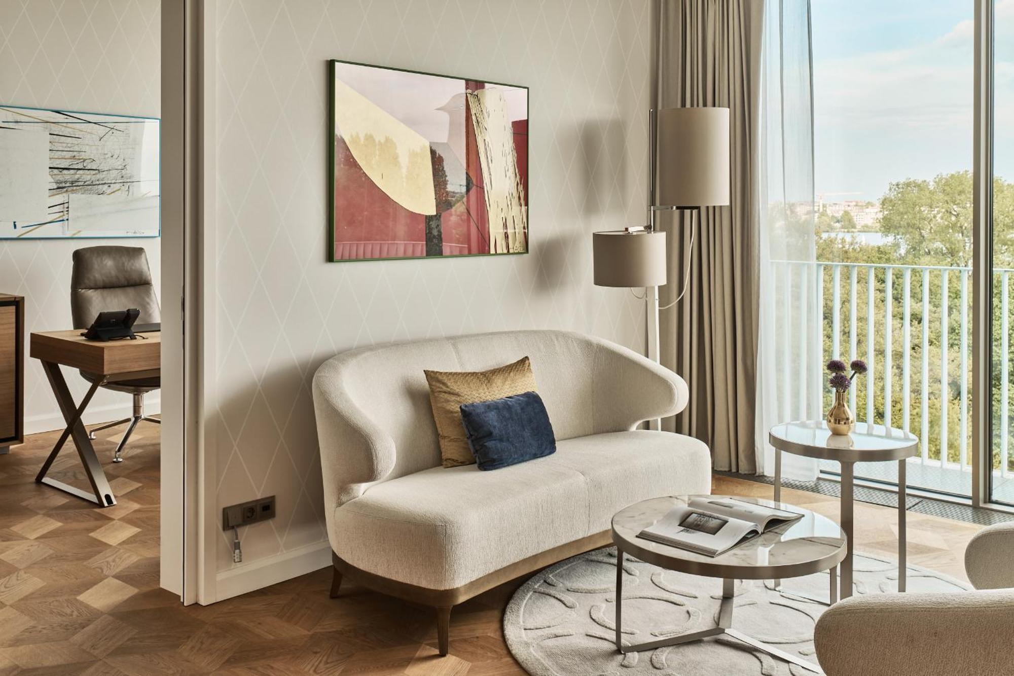The Fontenay Αμβούργο Εξωτερικό φωτογραφία A living room in a typical apartment